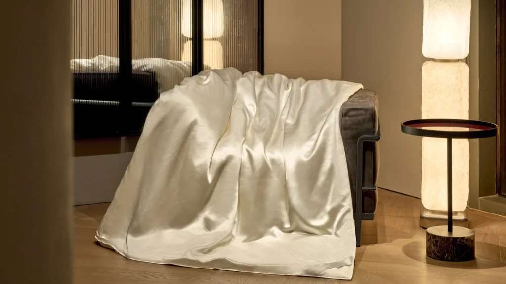 Is satin a natural fabric? Guide to the satin weave, silk satin and polyester satin.